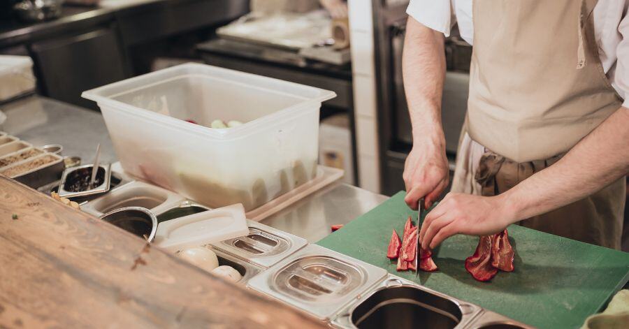 Waste Management in a Restaurant: 11 Best Practices